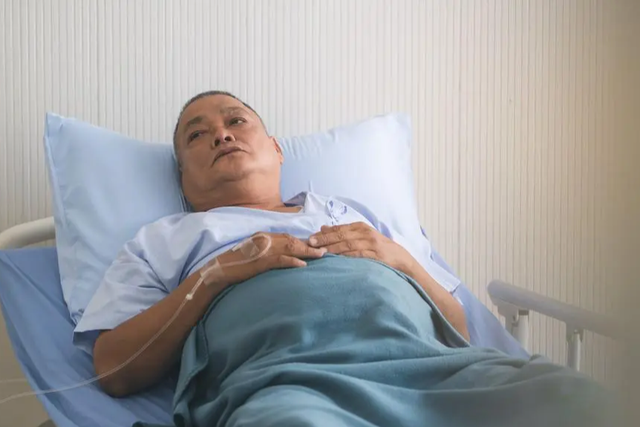 Đã 8 năm tôi không tham dự họp lớp, không phải do kiêu ngạo mà thấy đây đúng là cái chợ 'tạp phí lù' - Ảnh 2.