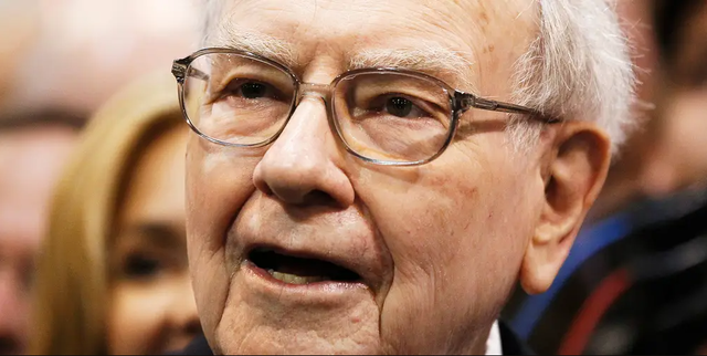 Warren Buffett tích trữ kỷ lục 157 tỷ USD tiền mặt, bán hàng loạt cổ phiếu từng nắm giữ dài hạn: Chuyện gì đang xảy ra? - Ảnh 2.