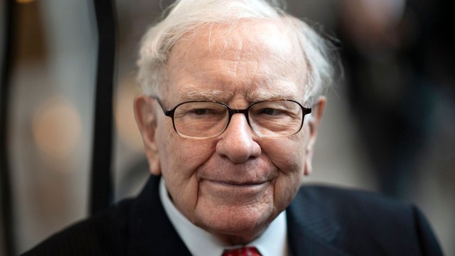Warren Buffett tích trữ kỷ lục 157 tỷ USD tiền mặt, bán hàng loạt cổ phiếu từng nắm giữ dài hạn: Chuyện gì đang xảy ra? - Ảnh 1.