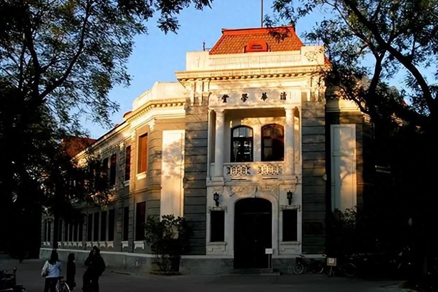 Lộ diện cuộc đời sinh viên đáng thương nhất Đại học Thanh Hoa: Đừng phàn nàn cội nguồn gia đình, bài nào được chia cũng phải đánh tốt! - Ảnh 2.