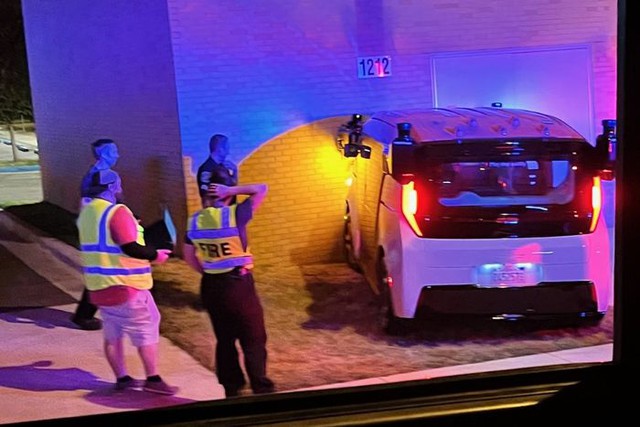 Hãng xe Mỹ đầu tư vào mảng ô tô tự lái nhưng bất thành: Hiện đang ‘gồng’ lỗ 2 tỷ USD, đội xe 400 chiếc bị đình chỉ, chính nhân viên nội bộ nghi ngờ - Ảnh 1. Hãng xe Mỹ đầu tư vào mảng ô tô tự lái nhưng bất thành: Hiện đang ‘gồng’ lỗ 2 tỷ USD, đội xe 400 chiếc bị đình chỉ, chính nhân viên nội bộ nghi ngờ - Ảnh 1.