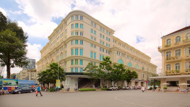 Giá thuê lên tới 102 triệu đồng/m2/năm, một con phố của Việt Nam lọt top đắt đỏ nhất thế giới  - Ảnh 2.