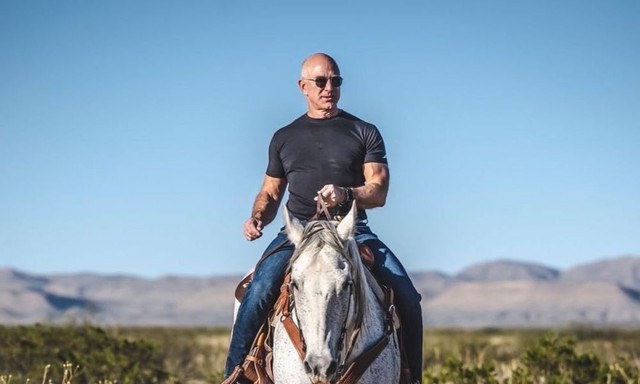 59 tuổi, tỷ phú Jeff Bezos dẫn đầu trào lưu &quot;phú ông cơ bắp&quot; bởi thân hình đẹp như Vin Diesel: Bí quyết rất đơn giản, người thành công vẫn phải ngủ đủ 8 giờ - Ảnh 3.