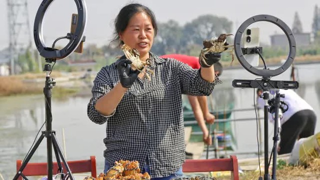 Ngày tàn của TMĐT truyền thống và khi các ‘chiến thần’ thất nghiệp: Hệ sinh thái kinh doanh đang thay đổi vì bán hàng livestream và trí thông minh nhân tạo - Ảnh 2.