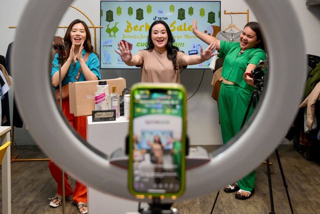 Tiktok bị ép chi 1,5 tỷ USD mua lại mảng TMĐT của Gojek: Động thái ‘tìm đường sống’ sau quy định cấm bán hàng online từ chính phủ Indonesia - Ảnh 1.