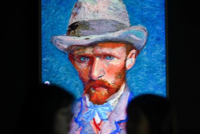 &quot;Cháy vé&quot; tại triển lãm Van Gogh, có người vượt 1.000km vẫn không được vào xem: Nhìn lại cuộc đời bạc mệnh của &quot;thiên tài đau khổ&quot; và những tranh cãi về bức tranh cuối cùng - Ảnh 1.