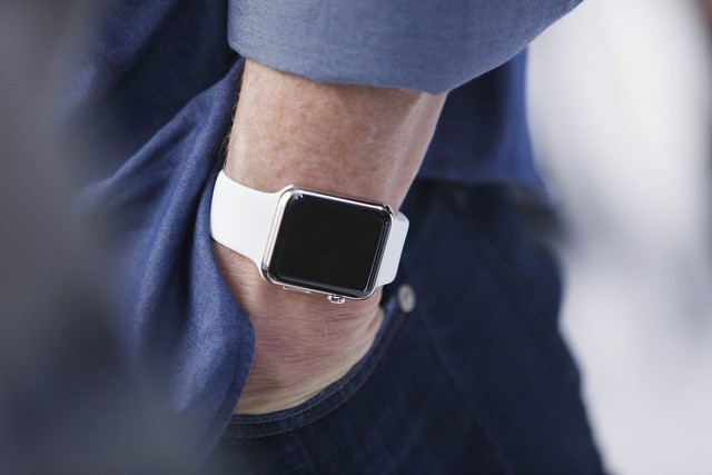 Apple Watch nguy cơ thành 'vết nhơ' trong sự nghiệp của Tim Cook: Nỗ lực 9 năm biến chiếc đồng hồ thành thiết bị y tế hóa nguy hiểm, chọc giận cả 1 ngành công nghiệp - Ảnh 2.