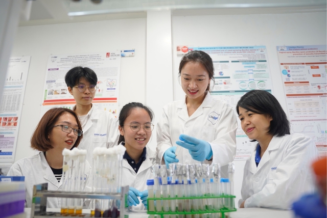 Nóng: Phát minh bào tử lợi khuẩn dạng xịt của nhóm nhà khoa học Việt tiếp tục thành công với thử nghiệm lâm sàng trong hỗ trợ điều trị viêm đường hô hấp do virus cúm  - Ảnh 3.