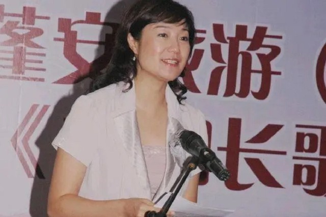 Trung Quốc: Nữ Chủ tịch huyện tham nhũng hơn 270 tỷ đồng, bao nuôi 100 trai đẹp để phục vụ bản thân - Ảnh 1.