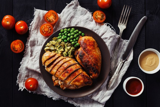8 thực phẩm tuyệt đối không ăn cùng thịt gà để tránh gây họa - Ảnh 1.