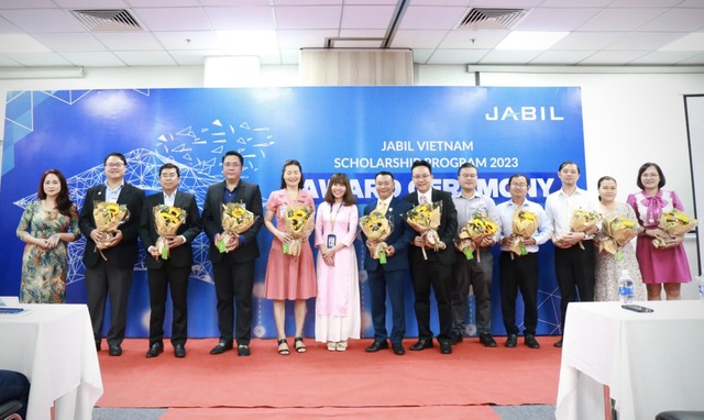 Công ty TNHH Jabil Việt Nam trao 20 suất học bổng tại TPHCM - Ảnh 4.