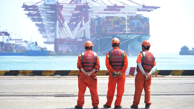 Sức mạnh tuyệt đối của Trung Quốc trong ngành cảng biển: Đổ 40 tỷ USD để trở thành ông trùm ‘dỡ hàng’, doanh nghiệp phương Tây có muốn dịch chuyển sản xuất cũng khó - Ảnh 3.