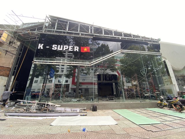 Showroom K-Super của Phan Công Khanh chính thức bị tháo dỡ - Ảnh 1.