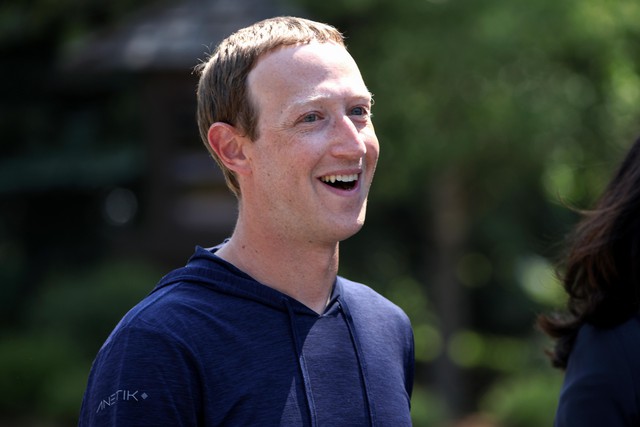 (Vân) Mark Zuckerberg nuôi bò uống bia: CEO Facebook chuyển hướng làm nông nghiệp hay chiêu trò trú ẩn tải sản theo Bill Gates và Jeff Bezos? - Ảnh 1.