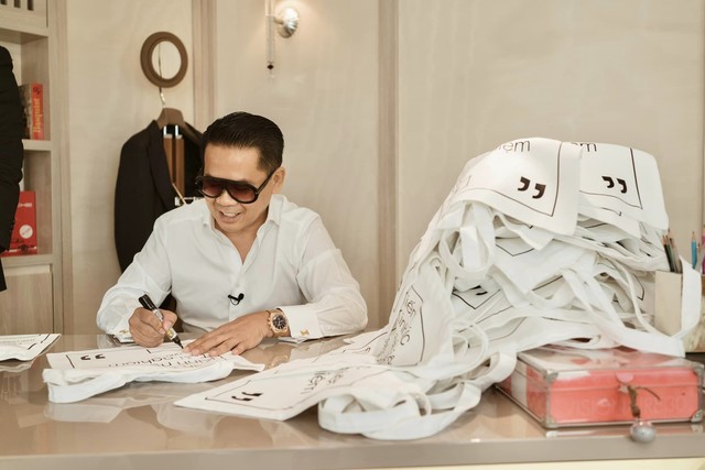 NTK Thái Công thông báo mở bán túi xách 99 nghìn đồng tại showroom: Được ký tặng, chụp hình thoải mái nhưng lưu ý 7 ĐIỀU - Ảnh 1.