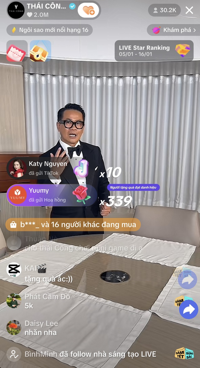 Phiên livestream TikTok thứ hai của NTK Thái Công có gì 'hot' mà hơn 30 nghìn người xem? - Ảnh 1.