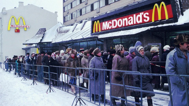 McDonald's khởi nghiệp tại Nga: Từ đế chế 2 tỷ USD, phục vụ 1 triệu khách/ngày, sở hữu nhiều bất động sản nhất nước đến sự chấm dứt của truyền kỳ 32 năm - Ảnh 1.