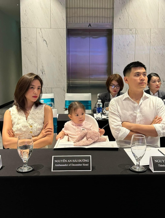 Trở thành đại sứ khách sạn khi chưa đầy 2 tuổi, em bé Pam Hải Đường đang sở hữu những lợi thế khó ai sánh kịp: Cháu gái Tập đoàn DHA Garment, chỉ cần một tấm ảnh cũng tạo thành xu hướng - Ảnh 1.