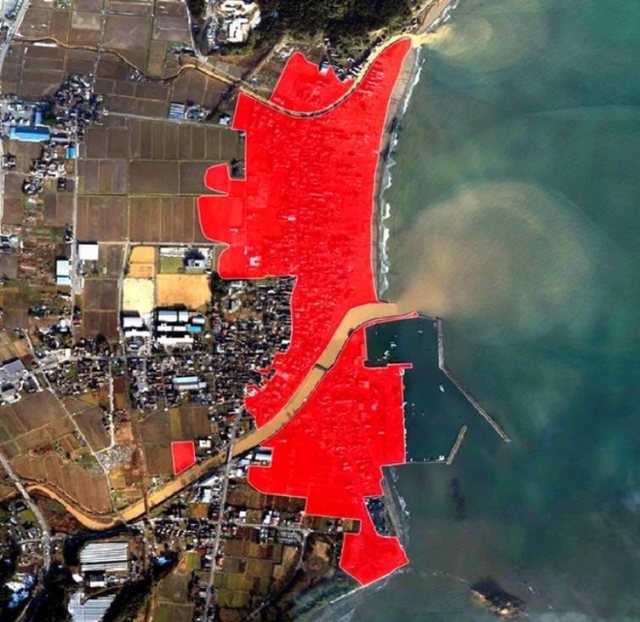Người dân Nhật Bản kể lại cuộc chạy loạn thoát khỏi sóng thần: Lần đầu thấy thủy triều rút cách bờ biển 180 mét, 5 phút sau, &quot;bức tường&quot; nước cao 3m ập tới cuốn phăng mọi thứ - Ảnh 1.
