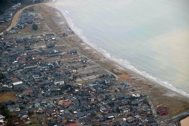 Người dân Nhật Bản kể lại cuộc chạy loạn thoát khỏi sóng thần: Lần đầu thấy thủy triều rút cách bờ biển 180 mét, 5 phút sau, &quot;bức tường&quot; nước cao 3m ập tới cuốn phăng mọi thứ - Ảnh 3.