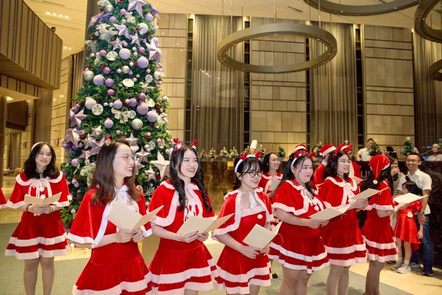 Lạc vào xứ sở ánh sáng tại các khách sạn 5 sao khắp Việt Nam mùa lễ hội: Đậm mùi xa xỉ và ấm áp- Ảnh 12.