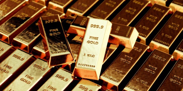 Người dân Trung Quốc đổ xô mua vàng khi chứng khoán và bất động sản gặp khó khăn - Ảnh 1.