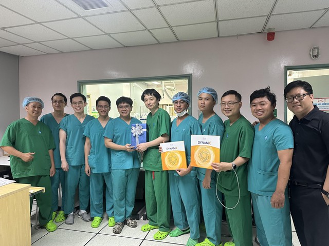 Chuyên gia tim mạch Nhật Bản và các bác sĩ Việt thực hiện thành công 11 ca can thiệp mạch vành bằng công nghệ điều hợp sinh học mới - Ảnh 3.
