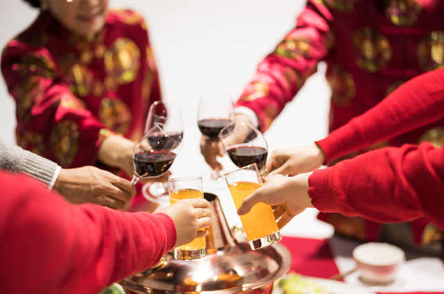 Gặp mặt đầu năm, đây là 10 ĐIỀU tối kỵ: Thứ nhất không ngồi lên giường, thứ hai đừng hỏi chuyện hôn nhân, điều cuối cùng bạn phải khắc cốt ghi tâm! - Ảnh 1. Gặp mặt đầu năm, đây là 10 ĐIỀU tối kỵ: Thứ nhất không ngồi lên giường, thứ hai đừng hỏi chuyện hôn nhân, điều cuối cùng bạn phải khắc cốt ghi tâm! - Ảnh 1.