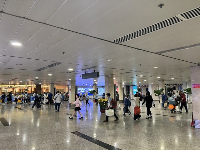 Con số bất ngờ về lượng chuyến bay &quot;không chở khách&quot; ở sân bay Tân Sơn Nhất - Ảnh 1.