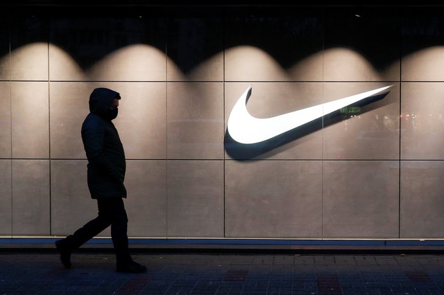 Cay đắng như Nike: Sa thải 2% lao động nhằm tiết kiệm 2 tỷ USD vì kinh doanh khó khăn, sa đà vào buôn giày Jordan, để Adidas và New Balance vượt mặt - Ảnh 4.