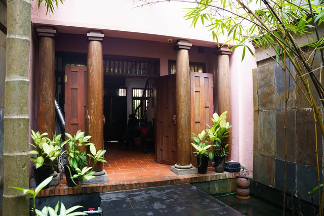 Đượm nét ‘Hồn quê làng Việt’ trong căn nhà cổ 200m2 của Gia đình Tân Mỹ nổi tiếng với bề dày hơn 50 năm làm nghề thêu tay ở Hà Thành - Ảnh 6. Đượm nét ‘Hồn quê làng Việt’ trong căn nhà cổ 200m2 của Gia đình Tân Mỹ nổi tiếng với bề dày hơn 50 năm làm nghề thêu tay ở Hà Thành - Ảnh 6.