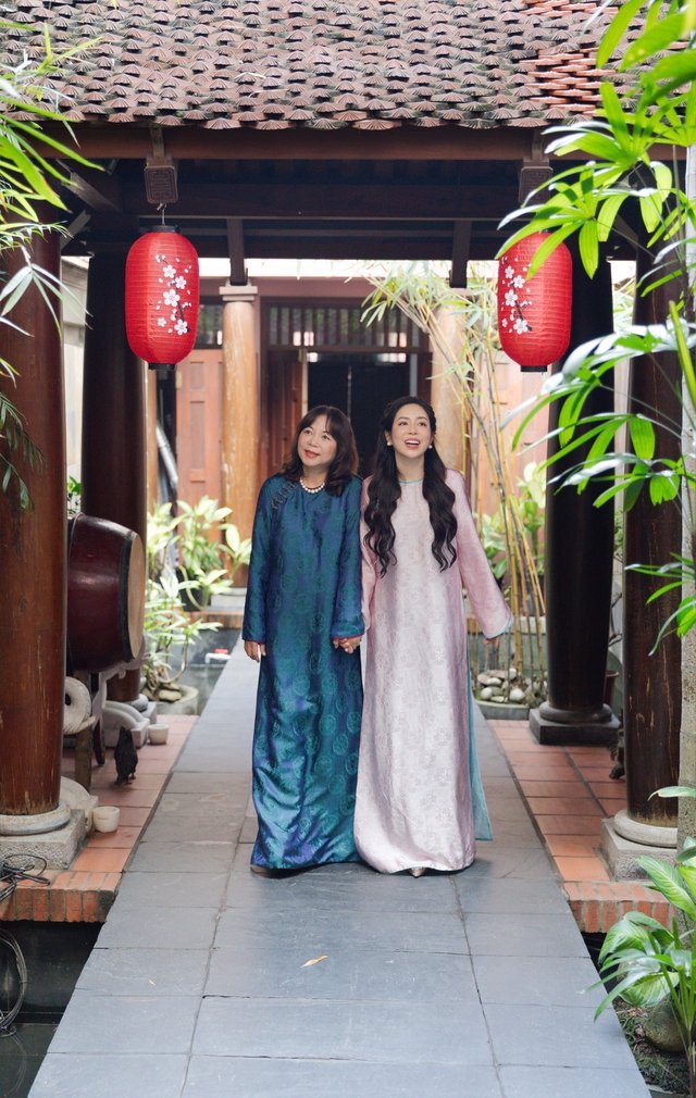 Đượm nét ‘Hồn quê làng Việt’ trong căn nhà cổ 200m2 của Gia đình Tân Mỹ nổi tiếng với bề dày hơn 50 năm làm nghề thêu tay ở Hà Thành - Ảnh 3. Đượm nét ‘Hồn quê làng Việt’ trong căn nhà cổ 200m2 của Gia đình Tân Mỹ nổi tiếng với bề dày hơn 50 năm làm nghề thêu tay ở Hà Thành - Ảnh 3.