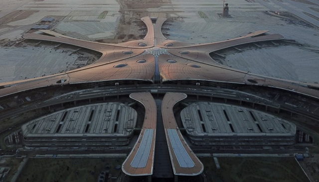 Trung Quốc làm siêu sân bay: Diện tích lên tới 47 km2, được xây từ 1,6 triệu m3 bê tông, 52.000 tấn thép, mất 5 năm để thực hiện - Ảnh 1.