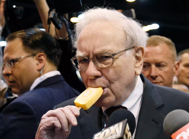 Đưa 100 USD cho Warren Buffett, nhà đầu tư sẽ nhận bao nhiêu tiền sau 60 năm - Ảnh 1.