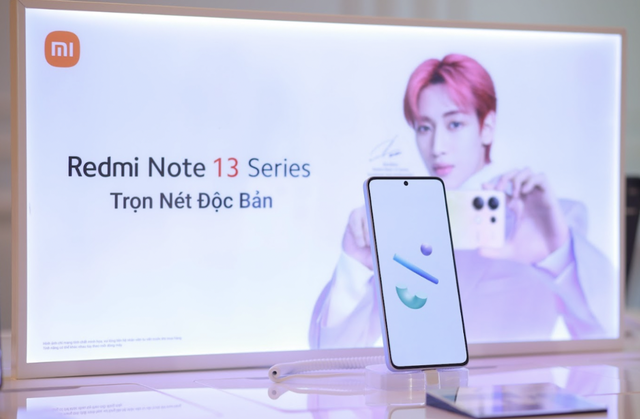 Tiếp nối thành công của bộ ba Redmi Note 13 series ra mắt đầu năm 2024, Xiaomi tiếp tục mang đến thị trường Việt Nam chiếc Redmi Note 13 Pro phiên bản 4G có giá bán cạnh tranh.
 - Ảnh 1.