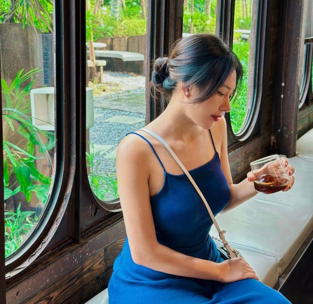 Nữ TikToker sở hữu 10 quán cà phê ở TP.HCM bật mí BÍ QUYẾT kinh doanh: Nắm vững khái niệm này chẳng mấy mà giàu, không có vốn nhiều cũng chẳng sao
- Ảnh 1. Nữ TikToker sở hữu 10 quán cà phê ở TP.HCM bật mí BÍ QUYẾT kinh doanh: Nắm vững khái niệm này chẳng mấy mà giàu, không có vốn nhiều cũng chẳng sao
- Ảnh 1.