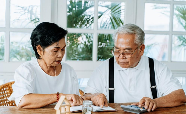 Con hỏi “Bố để lại bao nhiêu tài sản”, tôi nghe lời chồng trước khi qua đời, chỉ đáp 1 câu: Ba năm sau thấy đúng đắn, tuổi già nhờ vậy mà viên mãn - Ảnh 1. Con hỏi “Bố để lại bao nhiêu tài sản”, tôi nghe lời chồng trước khi qua đời, chỉ đáp 1 câu: Ba năm sau thấy đúng đắn, tuổi già nhờ vậy mà viên mãn - Ảnh 1.