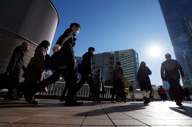 Lần đầu tiên trong lịch sử 17 năm, Nhật Bản gây chấn động nền kinh tế toàn cầu bằng một chỉ số - Ảnh 1.