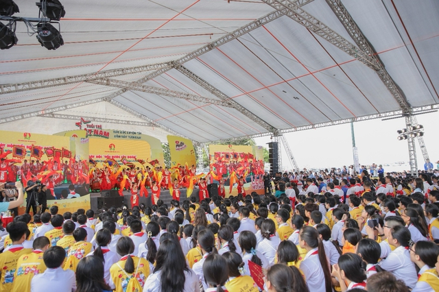 Choáng ngợp: 5 triệu học sinh, 10 ngàn trường THCS kiến tạo kỷ lục đồng diễn sân trường Việt Nam - Ảnh 3.