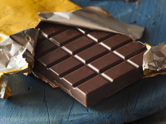 Ngày tàn của Chocolate: Mất mùa, thay đổi khí hậu khiến Cacao khan hiếm, các doanh nghiệp đổi sang dùng ‘hàng thay thế’, giảm kích cỡ sản phẩm để ‘lừa’ người tiêu dùng - Ảnh 1.