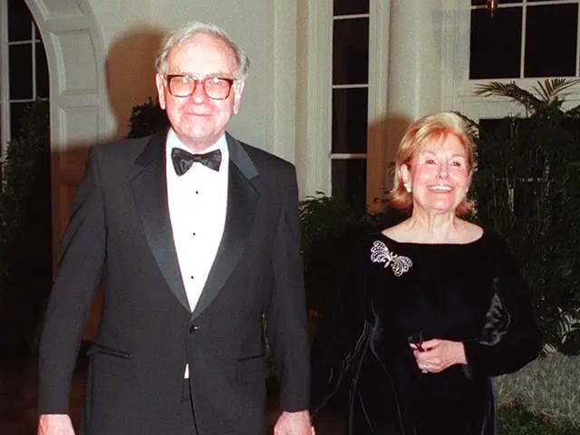 Từng 2 lần kết hôn, tỷ phú Warren Buffett đưa ra chân lý trong việc lựa chọn bạn đời: Muốn hôn nhân bền vững, hãy tìm người ít tham vọng! - Ảnh 3.