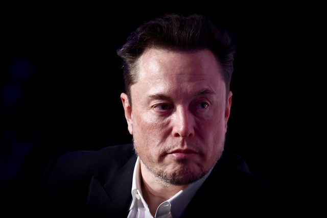 Sốc: Lần đầu tiên trong lịch sử, Elon Musk mất ngôi giàu nhất thế giới vào tay ‘cụ ông’ 60 tuổi đã nghỉ hưu Jeff Bezos của Amazon - Ảnh 1.