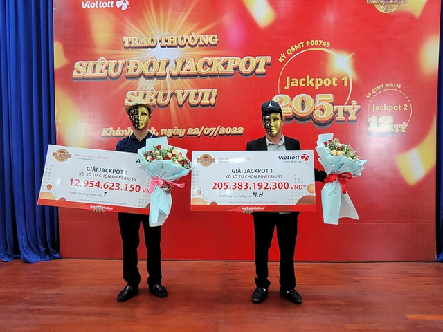 Nếu trúng Jackpot trăm tỷ của Vietlott, các &quot;tỷ phú xổ số&quot; thực nhận về bao nhiêu? - Ảnh 2.