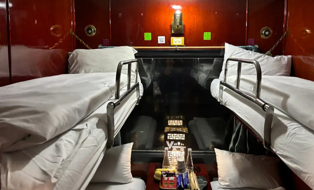 Chuyến tàu đêm 'nhớ đời' Hà Nội - Sa Pa: Không delay, giường ngủ sạch sẽ và giá thành khiến du khách thoải mái hơn bất cứ chuyến bay nào - Ảnh 3.