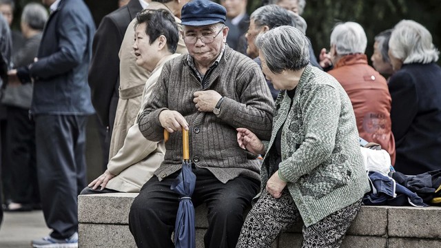 Vỡ quỹ lương hưu: Cơn ác mộng của 1,4 tỷ người dân Trung Quốc khi chưa giàu đã già, giới trẻ được kêu gọi ngừng trà sữa, cà phê, nhà hàng để tiết kiệm. - Ảnh 5.