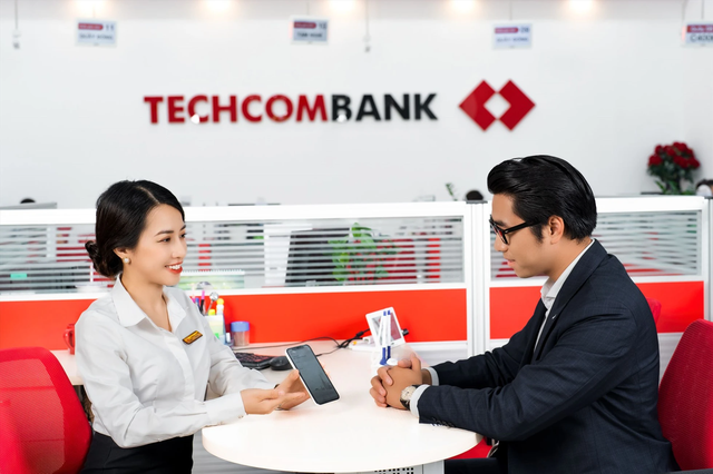 Techcombank lãi kỷ lục, nhân viên có thu nhập bao nhiêu? - Ảnh 1.