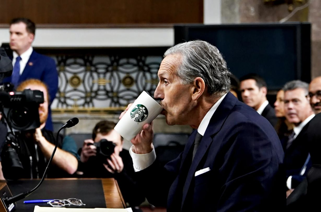 (Vân)‘Tôi mới là ông chủ’: Khủng hoảng Starbucks khi Howard Schultz chỉ trích thẳng mặt CEO đương nhiệm, thương hiệu cà phê 100.000 đồng rơi vào hỗn loạn vì nhân viên chẳng biết nghe ai - Ảnh 2.