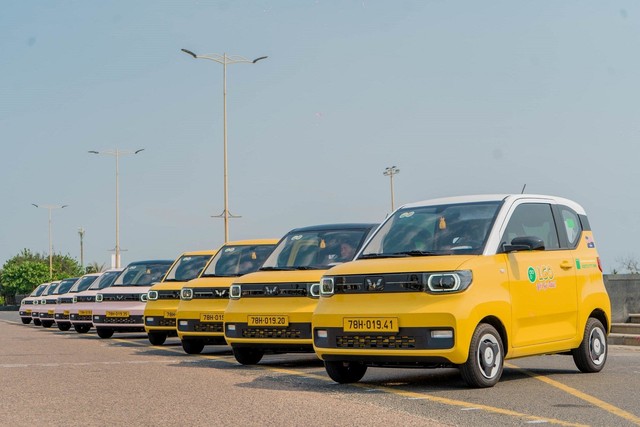 Giá từ 8.000 đồng/km, cước của taxi điện mini đầu tiên trên thị trường Việt đứng ở đâu so với GSM, Grab và taxi truyền thống? - Ảnh 1.