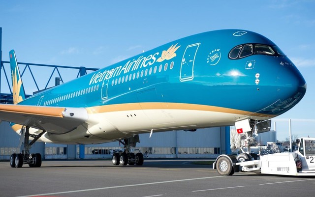 Lãnh đạo Vietnam Airlines: &quot;Ngành hàng không chỉ lãi khoảng 1 USD mỗi khách, bay vào Tân Sơn Nhất gặp một cơn mưa là mất&quot; - Ảnh 1.