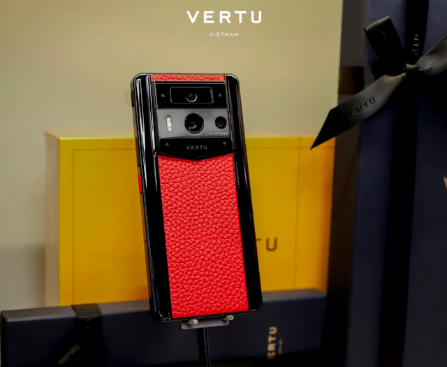 Vertu - &quot;Trùm&quot; điện thoại xa xỉ với giá hơn 2 tỷ/chiếc tăng hiện diện tại Việt Nam: Mở flagship store thứ 3 tại trung tâm Sài Gòn, tung dòng smatphone giá chỉ 100 triệu/chiếc gây sốt - Ảnh 1.